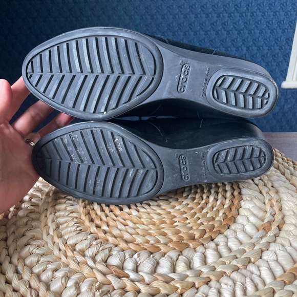 Crocs dual comfort wedge heel bootie ladies size 8.5 black suede - Picture 5 of 6